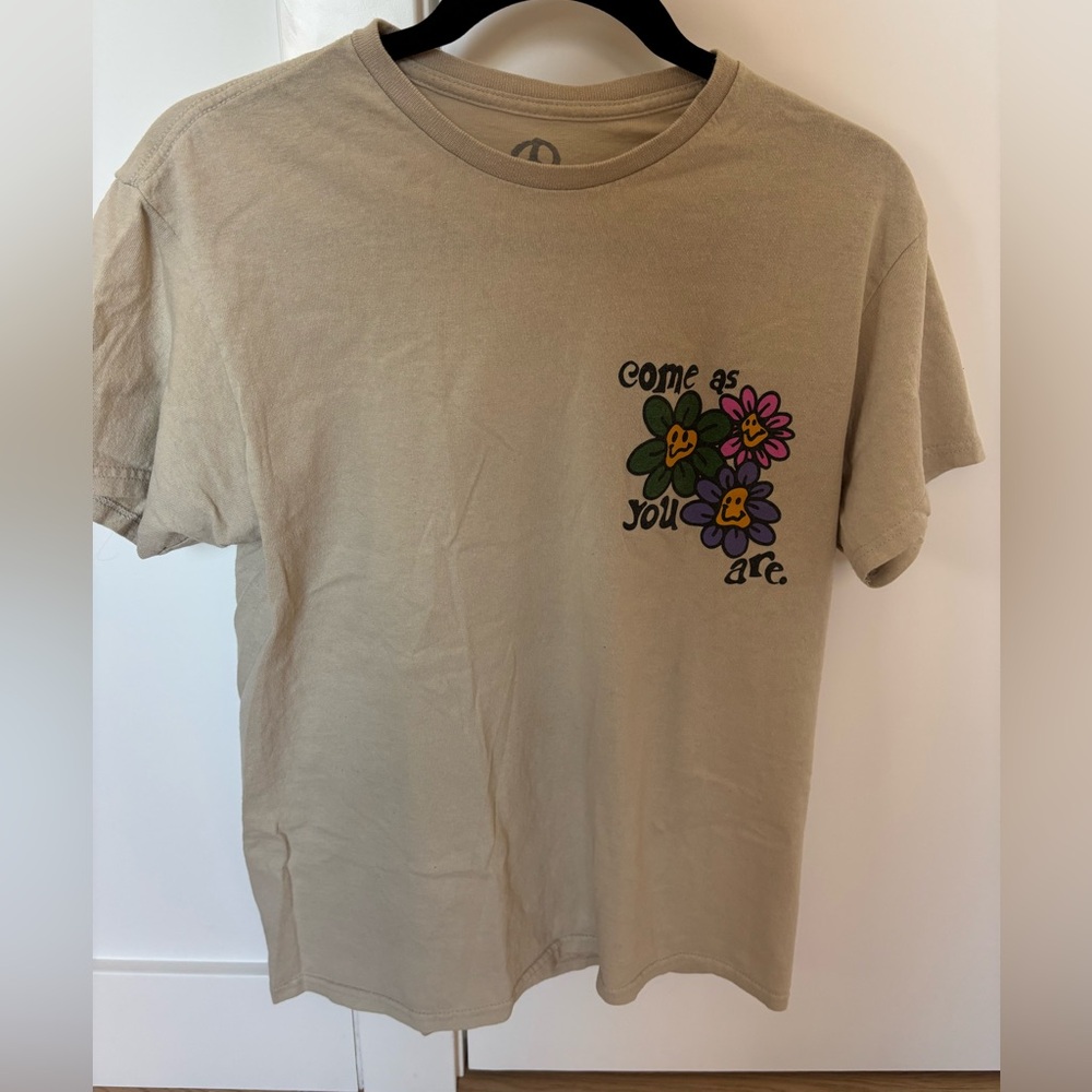Tan oversized tee with cute flower design!